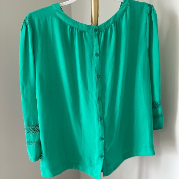 8/$20 New York & Company Vibrant Green Blouse with Lace Accents XL NWOT - Picture 5 of 12